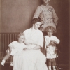 ATELIER D’ORA | Erzherzog Karl und Erzherzogin Zita mit ihren Kindern Otto und Adelheid | 1915 © Foto: Austrian Archives/IMAGNO/picturedesk.com