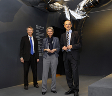 Sammlungskurator Dr. Franz Smola; Bundesministerin Dr. Claudia Schmied ; Tobias G.Natter (Museologischer Direktor und Kurator) © Leopold Museum/APA-Fotoservice/Bargad Sammlungskurator Dr. Franz Smola; Bundesministerin Dr. Claudia Schmied ; Tobias G.Natter (Museologischer Direktor und Kurator) © Leopold Museum/APA-Fotoservice/Bargad