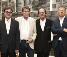 Im Bild v.l.n.r.: Dr. Diethard Leopold (Kurator und Vorstandsmitglied Leopold Museum), Udo Jürgens, Manfred Bockelmann und Ing. Mag. Peter Weinhäupl (Kaufmännischer Direktor Leopold Museum) © Leopold Museum/APA-Fotoservice/Rossboth Im Bild v.l.n.r.: Dr. Diethard Leopold (Kurator und Vorstandsmitglied Leopold Museum), Udo Jürgens, Manfred Bockelmann und Ing. Mag. Peter Weinhäupl (Kaufmännischer Direktor Leopold Museum) © Leopold Museum/APA-Fotoservice/Rossboth