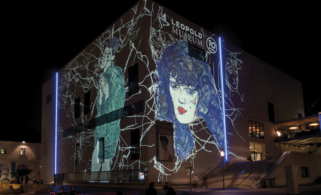 Projektion aufs Leopold Museum © Lichttapete
