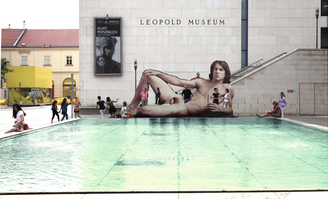 Ilse Haider, Mr. Big, l'installazione nel cortile del Quartiere dei Musei, 2012 © Courtesy Galerie Steinek, Vienna Ilse Haider, Mr. Big, l'installazione nel cortile del Quartiere dei Musei, 2012 © Courtesy Galerie Steinek, Vienna