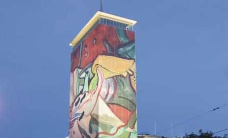 Verhüllung des Ringturms nach einem Entwurf von Hubert Schmalix, 2008 © Wiener Städtische / Thomas Pitterle Verhüllung des Ringturms nach einem Entwurf von Hubert Schmalix, 2008 © Wiener Städtische / Thomas Pitterle