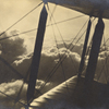 Anonym, Blick aus einem Doppeldecker über den Wolken, um 1920 © Privatbesitz
