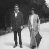 Egon Schiele und Wally Neuzil in Gmunden am Traunsee, aus dem Fotoalbum von Arthur Roessler, Juli 1913 © Wien Museum