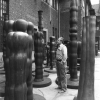 JOANNIS AVRAMIDIS, Joannis Avramidis im Hof der Bildhauerateliers der Akademie der bildenden Künste, Wien | um 1980 © © Sanjiro Minamikawa