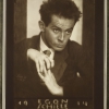 ANTON JOSEF TRČKA, Egon Schiele mit verwobenen Fingern und gesenktem Blick, 1914 © Leopold Museum, Wien | Foto: Leopold Museum, Wien/Manfred Thumberger