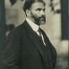 MORIZ NÄHR | Gustav Klimt vor seinem Atelier in der Feldmühlgasse 11 in Wien | 1917 © ARGE Sammlung Gustav Klimt / Dauerleihgabe im Leopold Museum, Wien | Foto: Leopold Museum, Wien/Manfred Thumberger