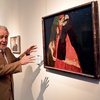 Rudolf Leopold in front of "Cardinal and Nun" © Leopold Museum