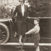 EMIL BIEBER, Tilla Durieux auf einer Autofahrt mit ihrem Patensohn Peter Lutt, 1925/26 © Sammlung Sabine Lutt-Freund & Hagen Freund, Berlin, Foto: Leopold Museum, Wien