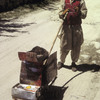 Ismael mit seinem Lastwagen aus Blechkanister, Draht und Holz, Karakorum Highway, Pakistan © Leopold Museum