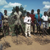 Jungen mit ihren Drahtautos, Zimbabwe © Leopold Museum