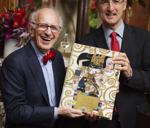 Nobelpreisträger Prof. Eric Kandel und Leopold Museum Direktor Tobias G. Natter präsentieren das Buch "Gustav Klimt: Sämtliche Gemälde in der Neuen Galerie New York © Taschen