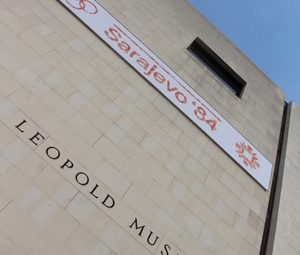 Schriftinstallation "Sarajevo '84" von Marko Lulic 02 © Leopold Museum, Wien