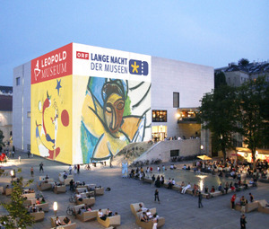 Fassadenbeleuchtung zu Langen Nacht der Museen des ORF © Leopold Museum, Wien