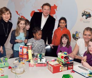 Anita Götz Winkler, Peter Weinhäupl, Emmi Franke und begeisterte Kids aus Wiener Schulen © Leopold Museum/APA-Fotoservice/Schedl