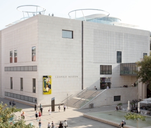 Außenansicht des Leopold Museum mit MQ Libelle auf dem Dach des Museums, 2020 © Foto: Leopold Museum, Wien/Ouriel Morgensztern