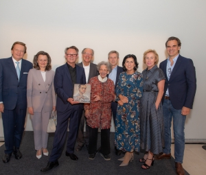 Eröffnung MAX OPPENHEIMER v.l.n.r.: Ehepaar Knobloch, Hans-Peter Wipplinger, Peter Goldscheider, Elisabeth Leopold, Josef Ostermayer, Danielle Spera, Karola Kraus, Moritz Stipsicz © APA/Richard Tanzer