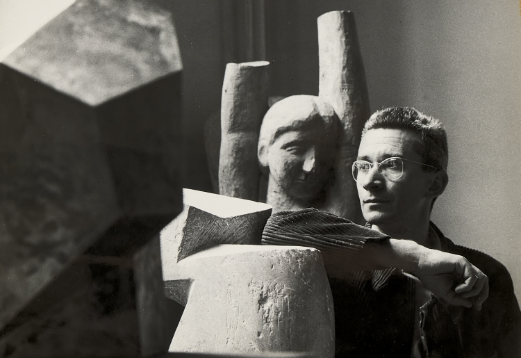 Helmut Baar, Josef Pillhofer in seinem Atelier  in der Böcklinstraße, um 1952 © Archiv Atelier Josef Pillhofer Foto: Leopold Museum, Wien/Manfred Thumberger © Helmut Baar/Imagno/picturedesk.com