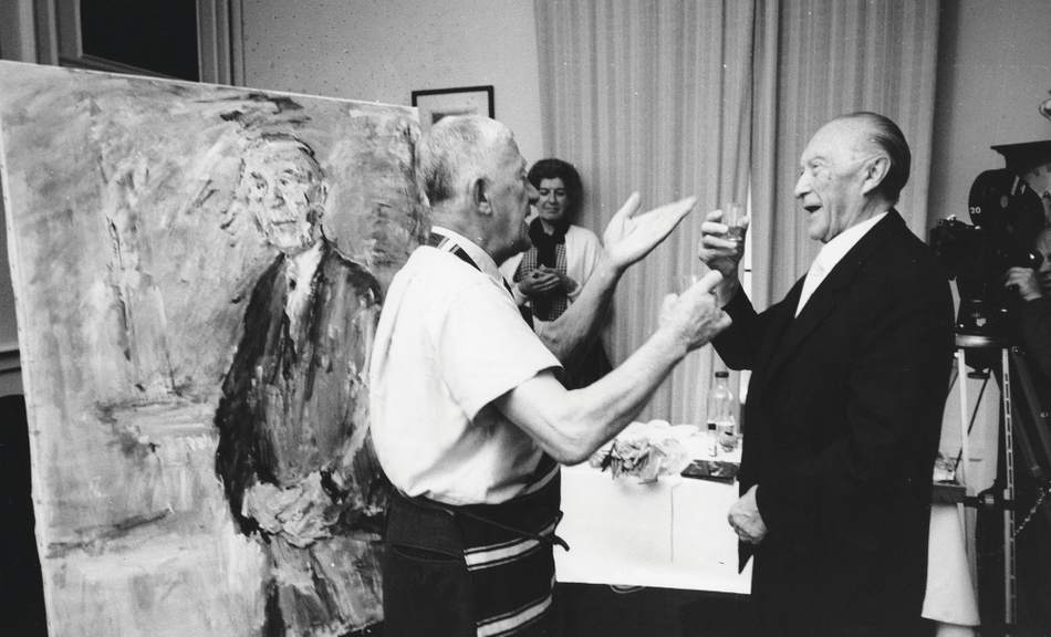 Sven Simon, Oskar Kokoschka und Konrad Adenauer beim Schnapstrinken vor dem Adenauer-Portrait, Cadenabbia, 1966 © Universität für angewandte Kunst Wien, Oskar Kokoschka-Zentrum © Fotoagentur Sven Simon