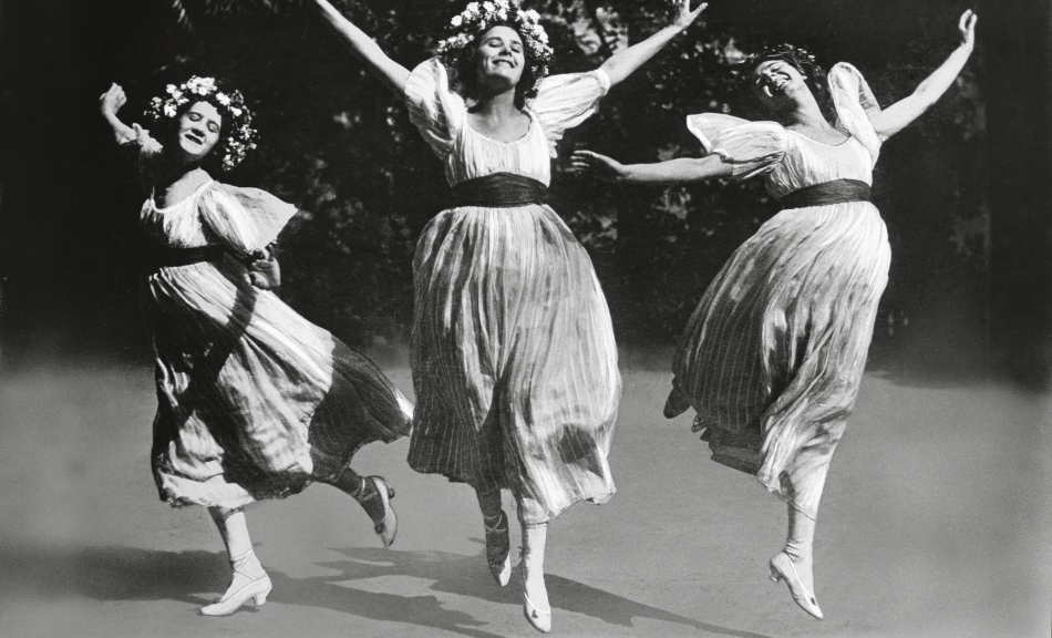 RUDOLF JOBST, Die Schwestern Elsa, Grete und Berta Wiesenthal im „Lanner/Schubert“ Walzer, 1908 © Foto: Austrian Archives/Imagno/picturedesk.com