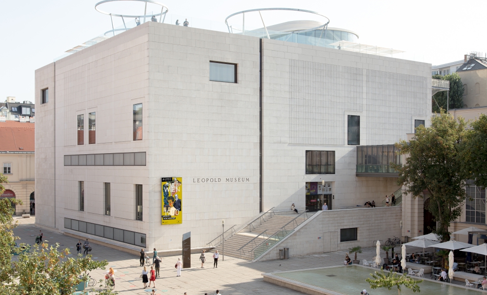 Außenansicht des Leopold Museum mit MQ Libelle auf dem Dach des Museums, 2020 © Foto: Leopold Museum, Wien/Ouriel Morgensztern