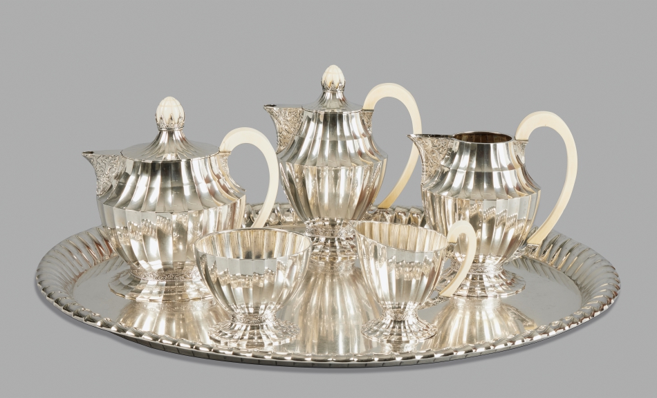 Otto Prutscher, Tray, bowl and pots from the tea and coffee set for Dr. Kindler, 1918 © Private Collection, Photo: Leopold Museum, Vienna/Manfred Thumberger