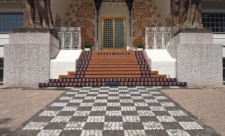 Joseph Maria Olbrich, Entrance Ernst-Ludwig-House with sculptures from Ludwig Habich © Städtische Kunstsammlung Darmstad