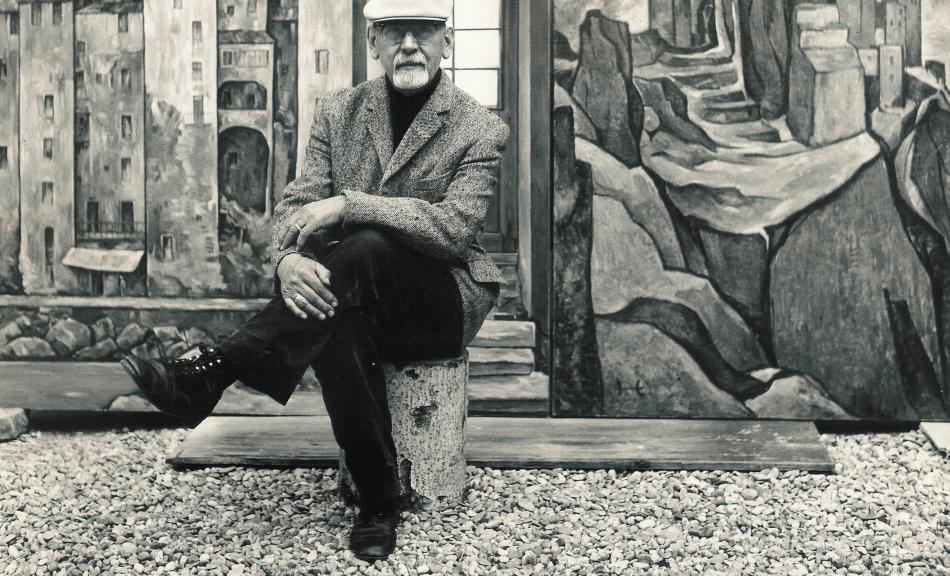 Leopold Hauer, Leopold Hauer in Lengenfeld Castle sitting in front of his Triptych © Leopold Museum